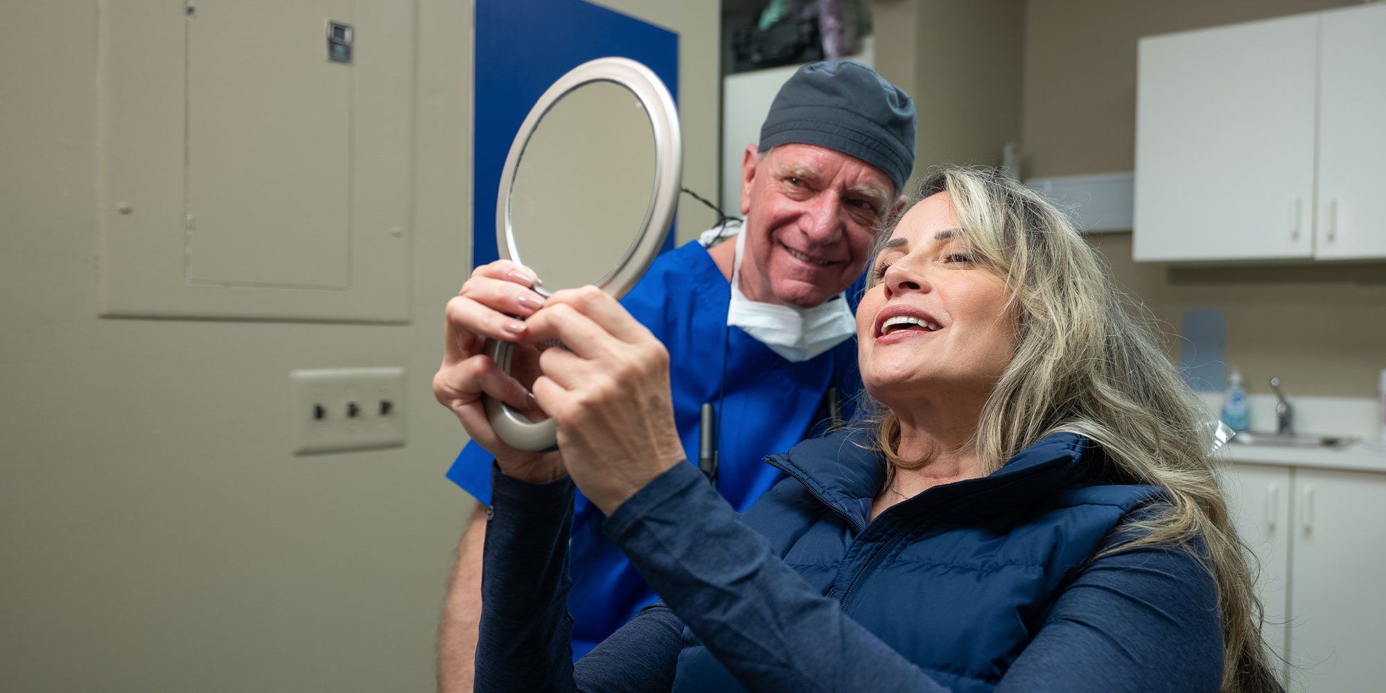 dr with lady smiling mirror